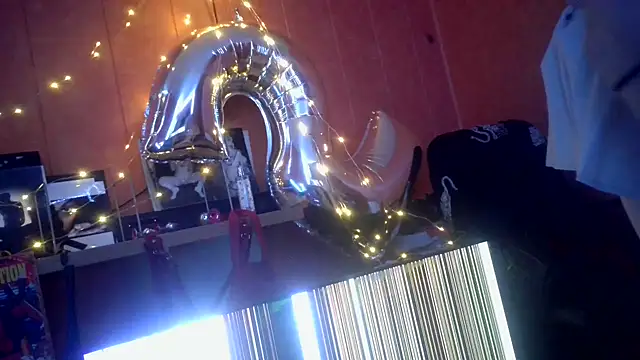 Lia Y PatrickX online show from December 22, 2024, 8:36 pm