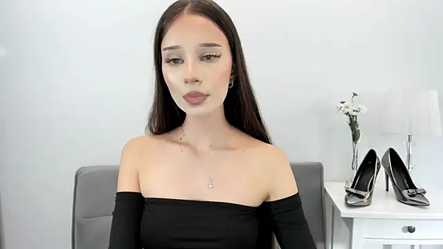 Snapshot of EmilyDarling chatting on October 13, 2025, 8:09 pm EmilyDarling online show from October 13, 2025, 8:09 pm