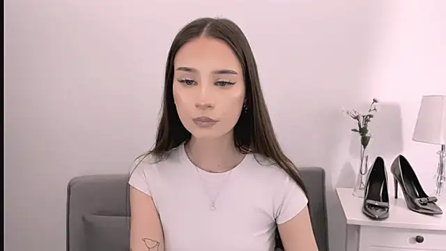 Snapshot of EmilyDarling chatting on February 25, 2026, 9:02 pm EmilyDarling online show from February 25, 2026, 9:02 pm