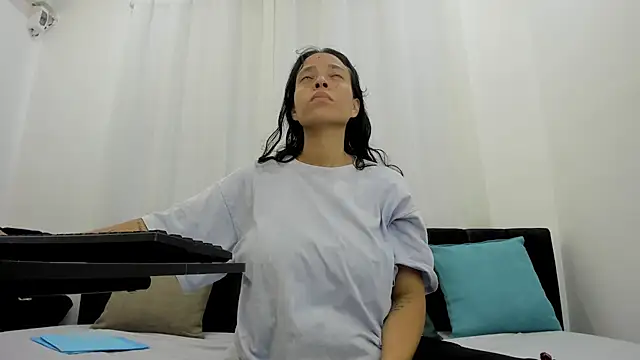 Snapshot of lexyfyre chatting on May 1, 2026, 12:10 pm lexyfyre online show from May 1, 2026, 12:10 pm
