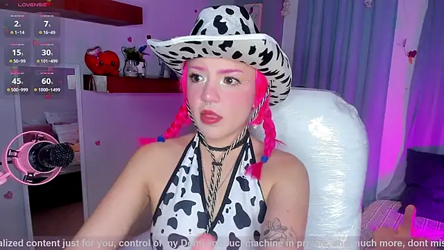 Snapshot of Tiny__Emmy chatting on October 3, 2025, 6:54 am Tiny Emmy online show from October 3, 2025, 6:54 am