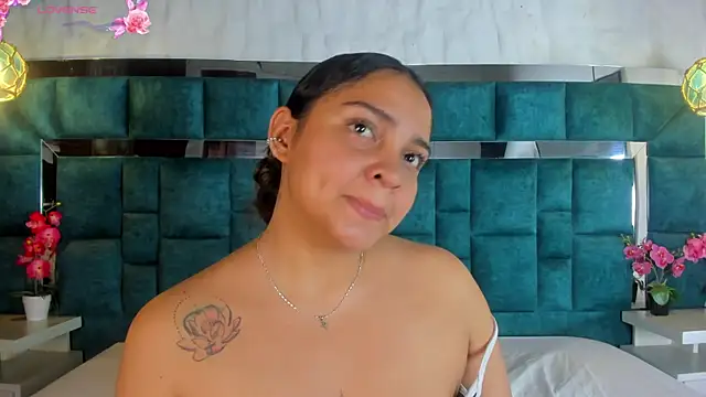 Abril Gomez06 online show from May 4, 2026, 8:05 pm
