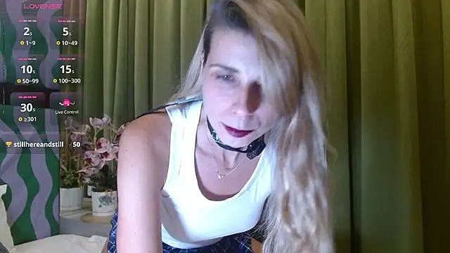 Snapshot of Trinity_Fire chatting on March 5, 2025, 9:38 am Trinity Fire online show from March 5, 2025, 9:38 am