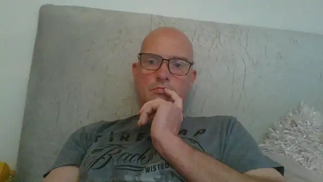 mrtickle0025 online show from April 22, 2026, 7:33 am