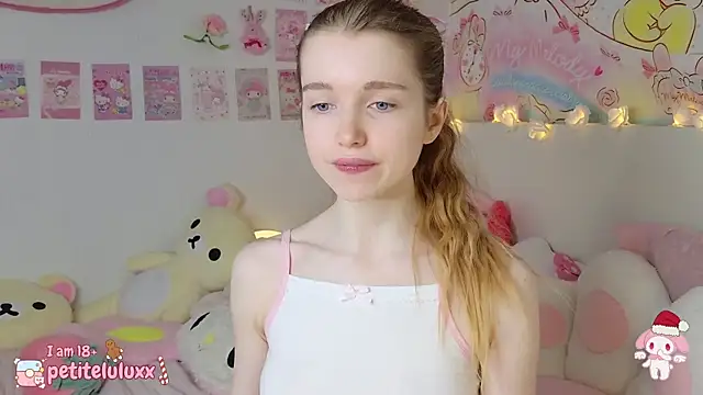 petiteluluxx online show from December 23, 2024, 8:44 am