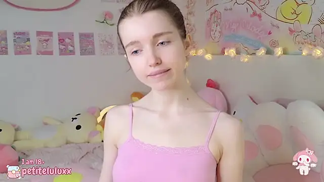 petiteluluxx online show from January 26, 2025, 8:46 am