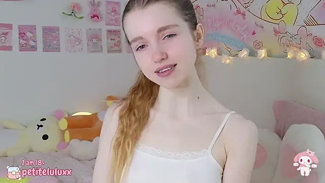 petiteluluxx online show from February 18, 2025, 8:59 am