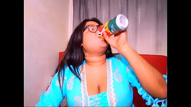 Indian Lola00 online show from November 28, 2025, 8:33 pm