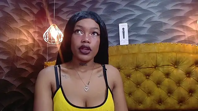 Snapshot of CrystalBrooke3x chatting on October 24, 2025, 4:36 pm CrystalBrooke3x online show from October 24, 2025, 4:36 pm