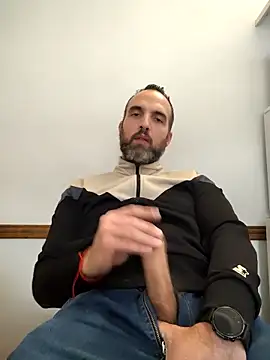 Snapshot of leon3875 chatting on October 8, 2025, 3:42 pm leon3875 online show from October 8, 2025, 3:42 pm