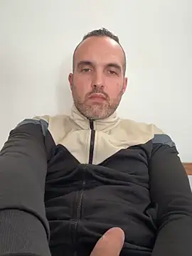 leon3875 online show from May 19, 2026, 3:40 pm