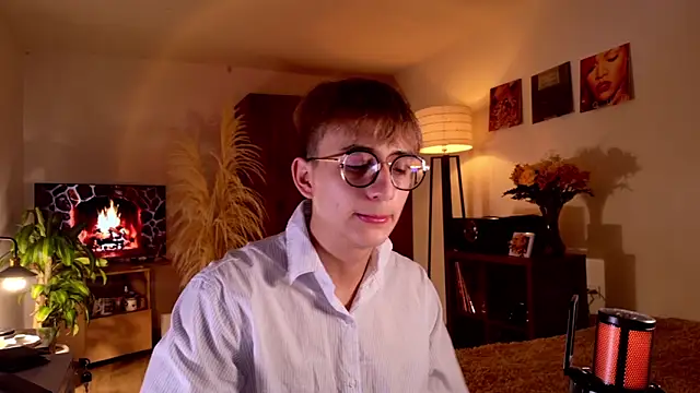 Snapshot of Mr_evan1 chatting on September 12, 2025, 12:49 pm Mr evan1 online show from September 12, 2025, 12:49 pm