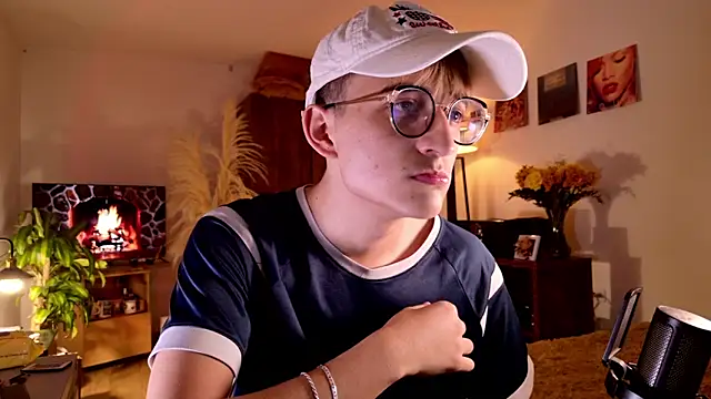 Snapshot of Mr_evan1 chatting on September 13, 2025, 4:07 pm Mr evan1 online show from September 13, 2025, 4:07 pm