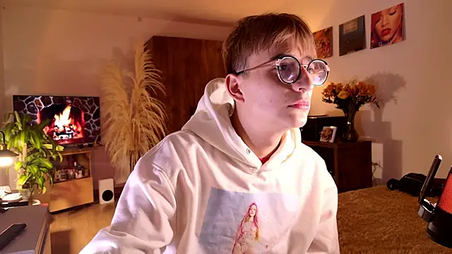 Snapshot of Mr_evan1 chatting on September 16, 2025, 4:19 pm Mr evan1 online show from September 16, 2025, 4:19 pm