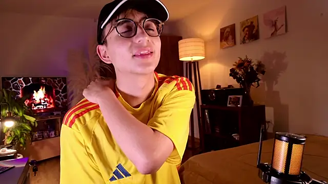 Snapshot of Mr_evan1 chatting on September 25, 2025, 4:43 pm Mr evan1 online show from September 25, 2025, 4:43 pm