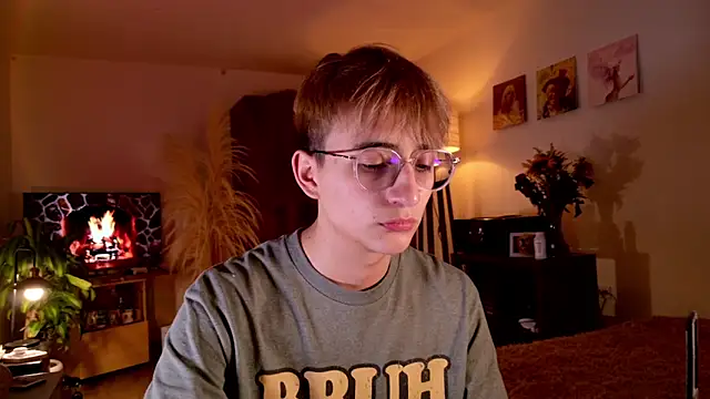 Snapshot of Mr_evan1 chatting on September 26, 2025, 2:32 pm Mr evan1 online show from September 26, 2025, 2:32 pm