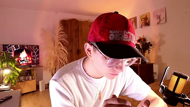 Snapshot of Mr_evan1 chatting on September 29, 2025, 4:34 pm Mr evan1 online show from September 29, 2025, 4:34 pm