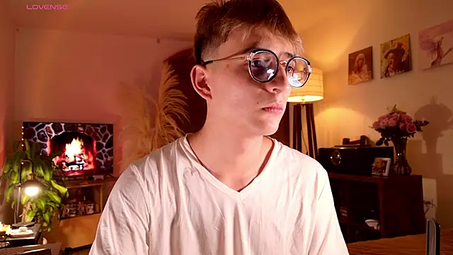 Snapshot of Mr_evan1 chatting on October 3, 2025, 3:20 pm Mr evan1 online show from October 3, 2025, 3:20 pm