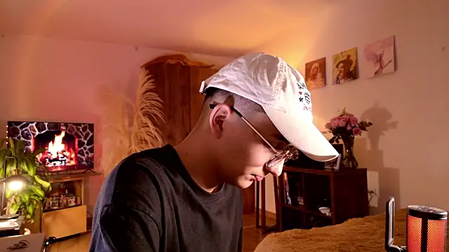 Snapshot of Mr_evan1 chatting on October 4, 2025, 1:31 pm Mr evan1 online show from October 4, 2025, 1:31 pm