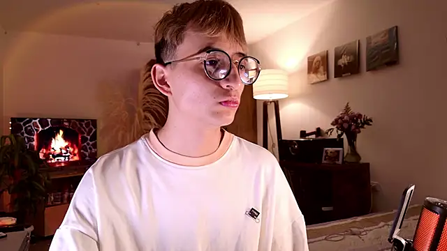 Snapshot of Mr_evan1 chatting on October 12, 2025, 4:17 pm Mr evan1 online show from October 12, 2025, 4:17 pm