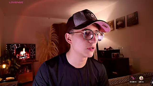 Snapshot of Mr_evan1 chatting on October 16, 2025, 1:01 pm Mr evan1 online show from October 16, 2025, 1:01 pm