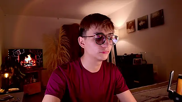 Snapshot of Mr_evan1 chatting on October 18, 2025, 3:13 pm Mr evan1 online show from October 18, 2025, 3:13 pm