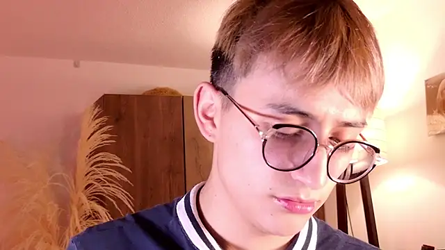 Snapshot of Mr_evan1 chatting on October 21, 2025, 3:02 pm Mr evan1 online show from October 21, 2025, 3:02 pm