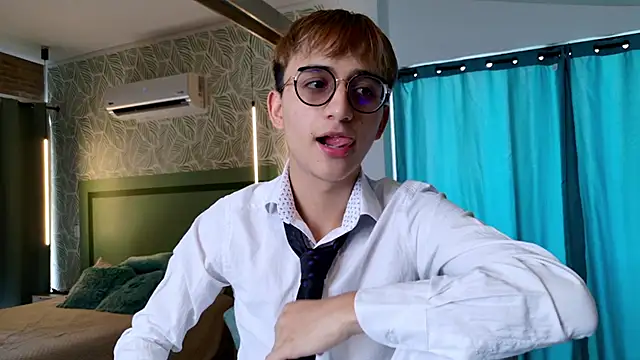 Snapshot of Mr_evan1 chatting on October 25, 2025, 2:46 pm Mr evan1 online show from October 25, 2025, 2:46 pm