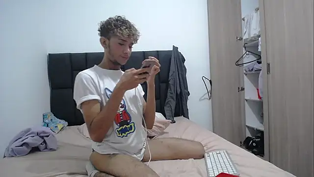 Snapshot of hadez_pons chatting on December 16, 2024, 6:32 am hadez pons online show from December 16, 2024, 6:32 am
