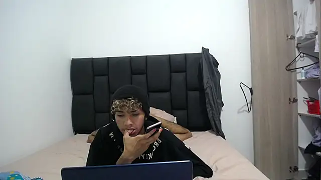 Snapshot of hadez_pons chatting on December 17, 2024, 4:45 am hadez pons online show from December 17, 2024, 4:45 am