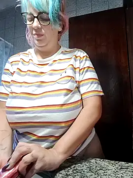 Snapshot of Escarlate4you_ chatting on March 6, 2026, 12:01 pm Escarlate4you online show from March 6, 2026, 12:01 pm