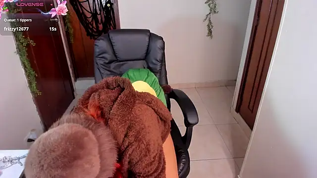 Snapshot of Violetaarey chatting on October 14, 2025, 9:37 pm Violetaarey online show from October 14, 2025, 9:37 pm