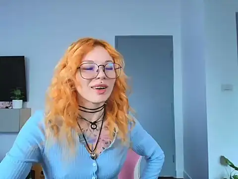 juicyshow  online show from September 16, 2025, 2:23 am