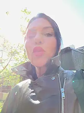 KimKelly13 online show from May 4, 2026, 6:42 am