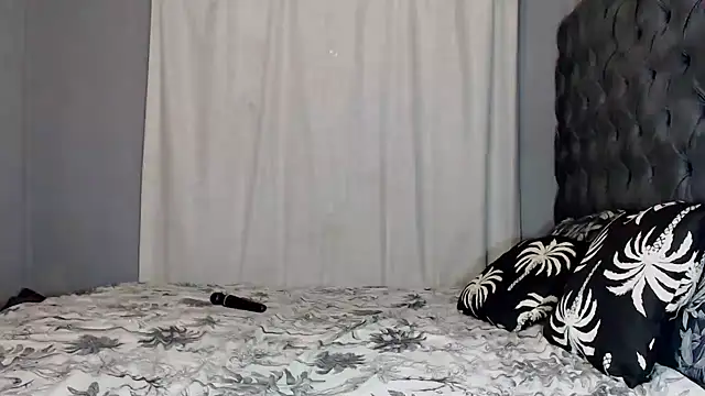 Snapshot of MissTiTi01 chatting on October 29, 2025, 1:24 pm MissTiTi01 online show from October 29, 2025, 1:24 pm