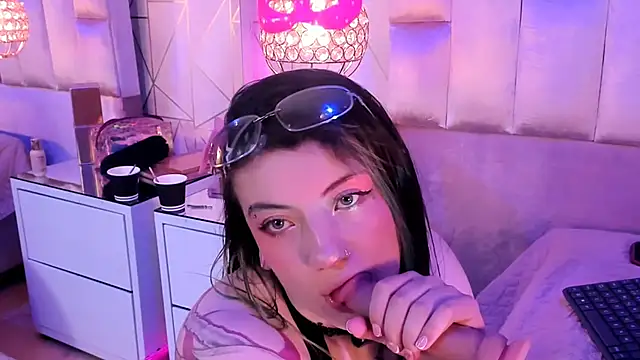Broklinwhite  online show from May 15, 2026, 1:40 pm