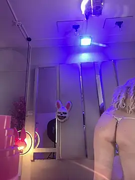 Broklinwhite  online show from June 1, 2026, 1:02 pm