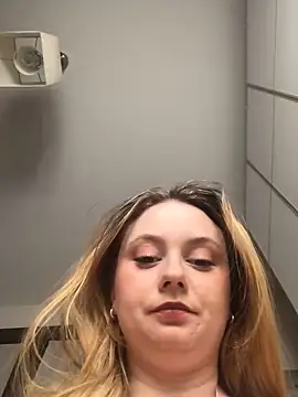 chloetarducci online show from March 6, 2025, 7:10 pm