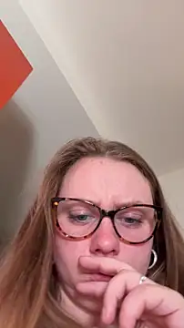 chloetarducci online show from February 11, 2026, 8:03 pm