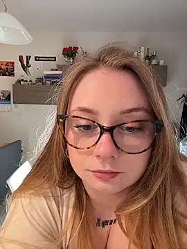 chloetarducci online show from March 13, 2026, 6:25 pm