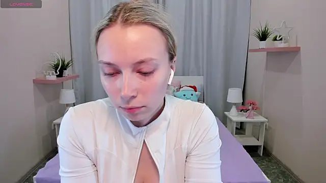 TiffanyBatson online show from December 6, 2024, 10:05 am