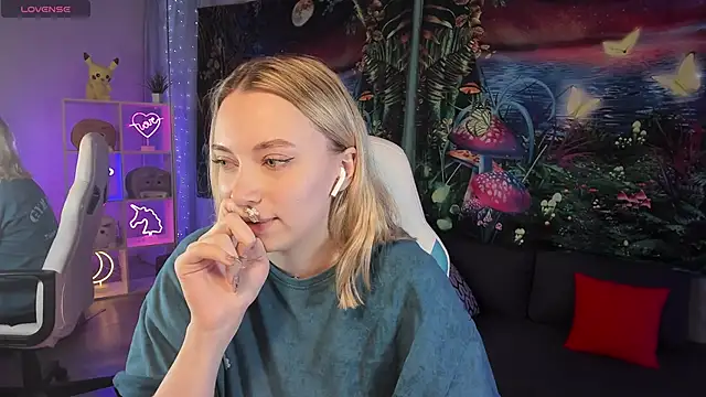 TiffanyBatson online show from December 20, 2024, 9:21 am