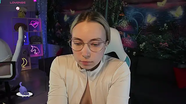 TiffanyBatson online show from January 22, 2025, 10:40 am