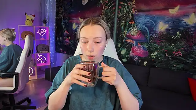 TiffanyBatson online show from January 31, 2025, 10:20 am