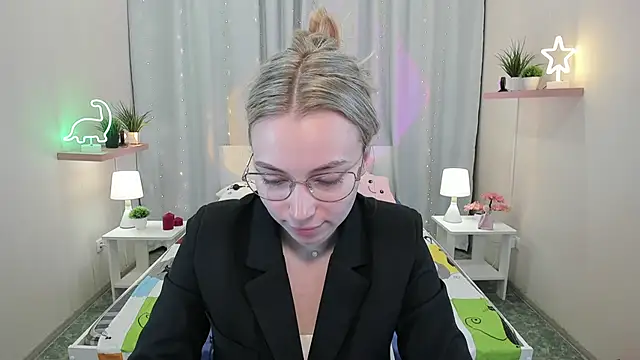 TiffanyBatson online show from March 6, 2025, 8:08 am