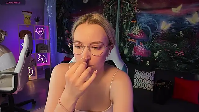 TiffanyBatson online show from March 20, 2025, 12:00 pm