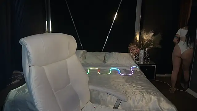 AmberDismond online show from November 12, 2025, 7:09 am