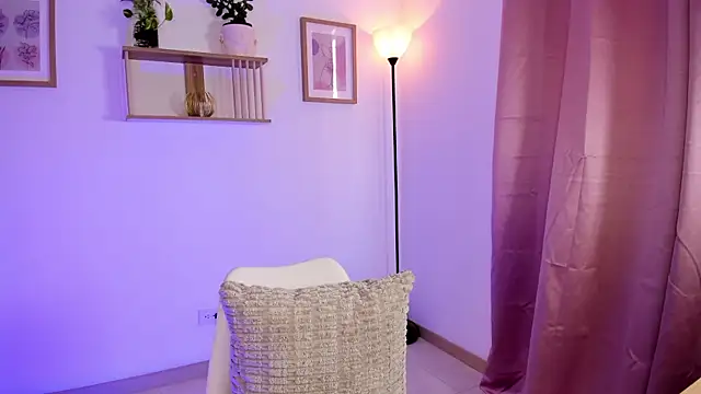 Lilabril online show from May 7, 2026, 2:44 pm