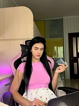 Snapshot of Julietta_a chatting on October 2, 2025, 7:37 am Julietta a online show from October 2, 2025, 7:37 am