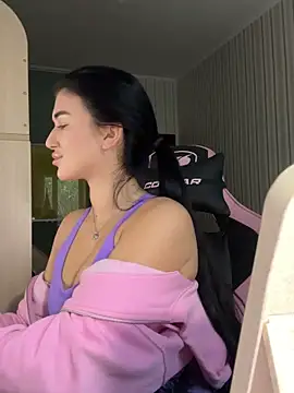 Snapshot of Julietta_a chatting on October 27, 2025, 7:56 am Julietta a online show from October 27, 2025, 7:56 am